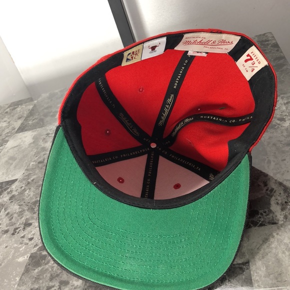 Mitchell & Ness Windy City Chicago Bulls Fitted Flat Bill 7 3/4 Hat - Picture 6 of 6
